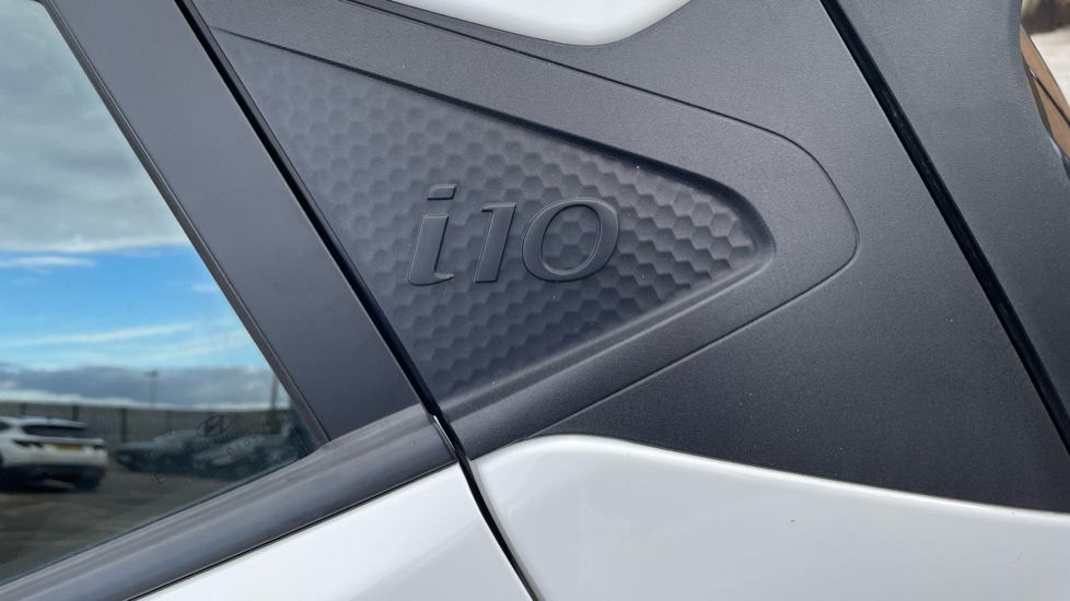 Hyundai i10 1.0 MPi SE Connect 5dr Petrol Hatchback - Image 39