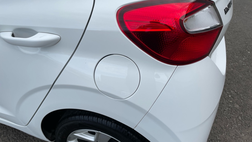 Hyundai i10 1.0 MPi SE Connect 5dr Petrol Hatchback - Image 40
