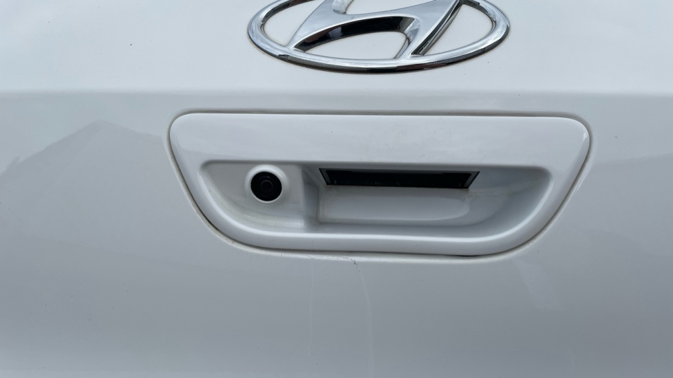 Hyundai i10 1.0 MPi SE Connect 5dr Petrol Hatchback - Image 42