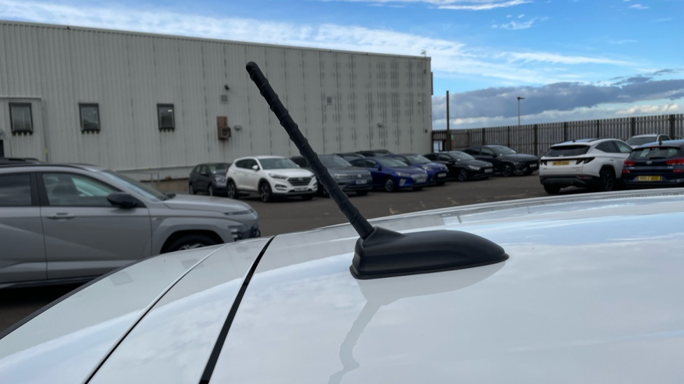Hyundai i10 1.0 MPi SE Connect 5dr Petrol Hatchback - Image 45