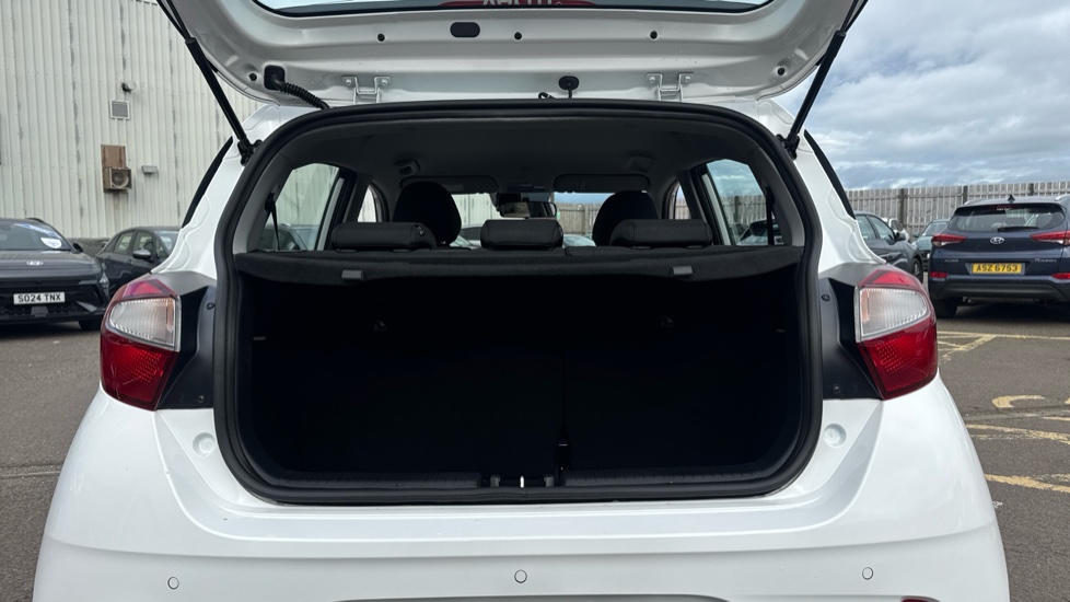 Hyundai i10 1.0 [63] Advance 5dr [Nav] Petrol Hatchback - Image 4