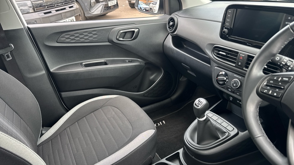 Hyundai i10 1.0 [63] Advance 5dr [Nav] Petrol Hatchback - Image 14