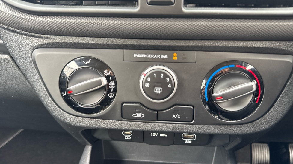 Hyundai i10 1.0 [63] Advance 5dr [Nav] Petrol Hatchback - Image 29