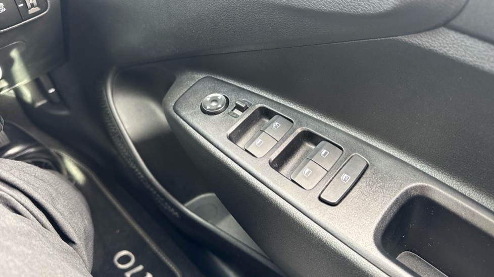 Hyundai i10 1.0 [63] Advance 5dr [Nav] Petrol Hatchback - Image 34