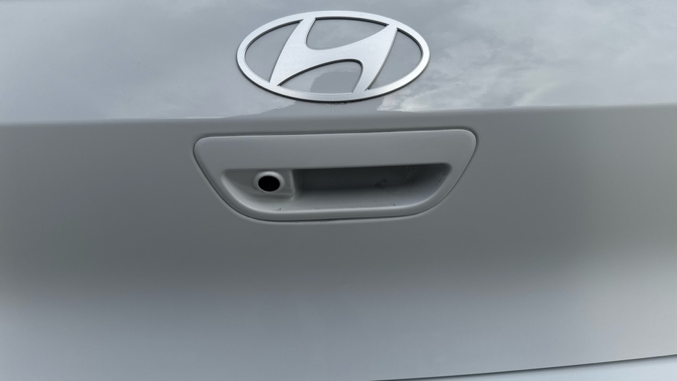 Hyundai i10 1.0 [63] Advance 5dr [Nav] Petrol Hatchback - Image 39