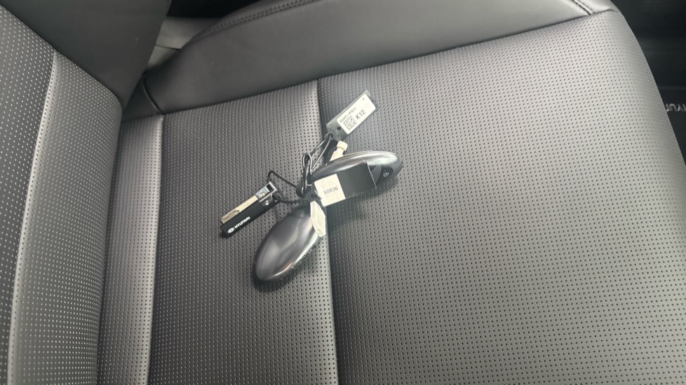 Hyundai SANTA FE 1.6 TGDi 239 Hybrid Calligraphy 5dr 4WD Auto Hybrid Estate - Image 19