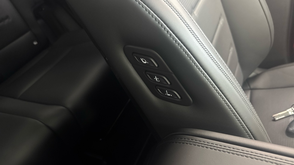 Hyundai SANTA FE 1.6 TGDi 239 Hybrid Calligraphy 5dr 4WD Auto Hybrid Estate - Image 31