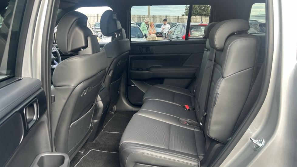 Hyundai SANTA FE 1.6 TGDi 239 Hybrid Calligraphy 5dr 4WD Auto Hybrid Estate - Image 16