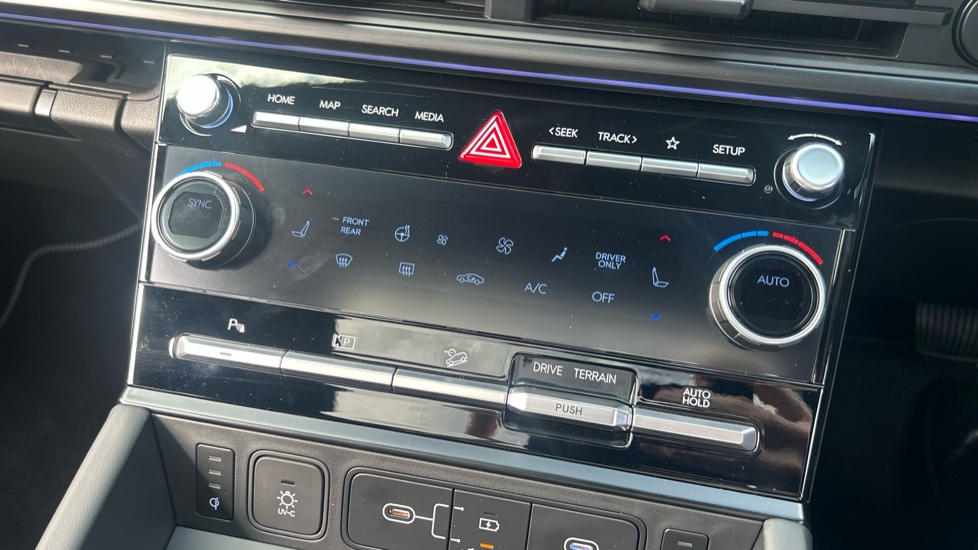 Hyundai SANTA FE 1.6 TGDi 239 Hybrid Calligraphy 5dr 4WD Auto Hybrid Estate - Image 29