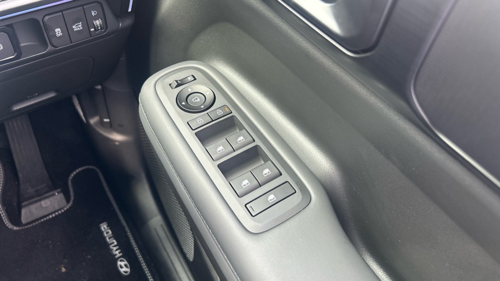 Hyundai SANTA FE 1.6 TGDi 239 Hybrid Calligraphy 5dr 4WD Auto Hybrid Estate - Image 33