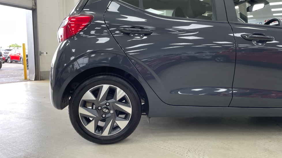 Hyundai i10 1.0 [63] Advance 5dr Auto [Nav] Petrol Hatchback - Image 7