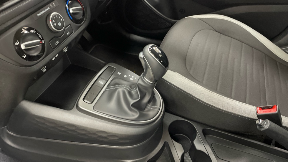 Hyundai i10 1.0 [63] Advance 5dr Auto [Nav] Petrol Hatchback - Image 13