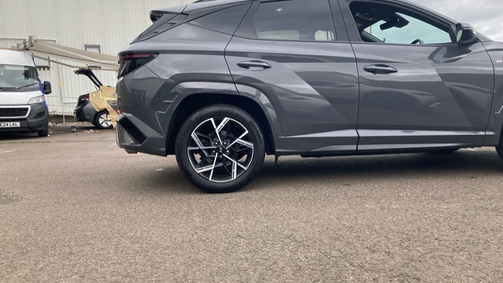 Hyundai TUCSON 1.6T 48V MHD N Line 5dr DCT Petrol Estate - Image 7