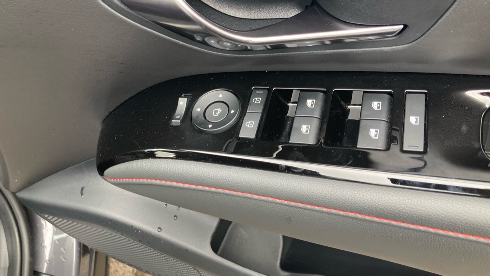 Hyundai TUCSON 1.6T 48V MHD N Line 5dr DCT Petrol Estate - Image 27