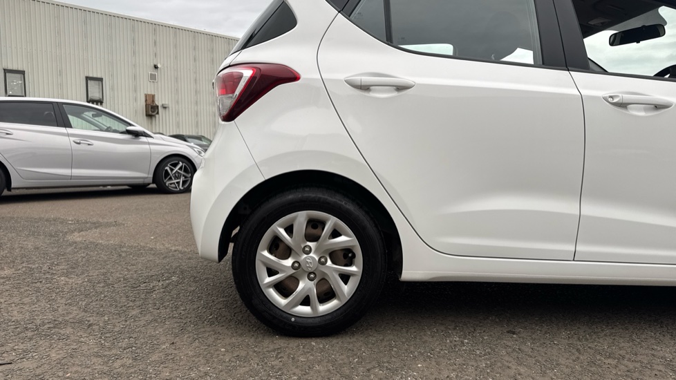 Hyundai i10 1.0 SE 5dr Petrol Hatchback - Image 7