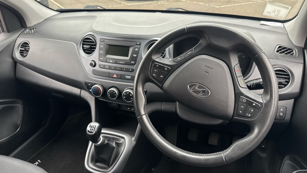 Hyundai i10 1.0 SE 5dr Petrol Hatchback - Image 10