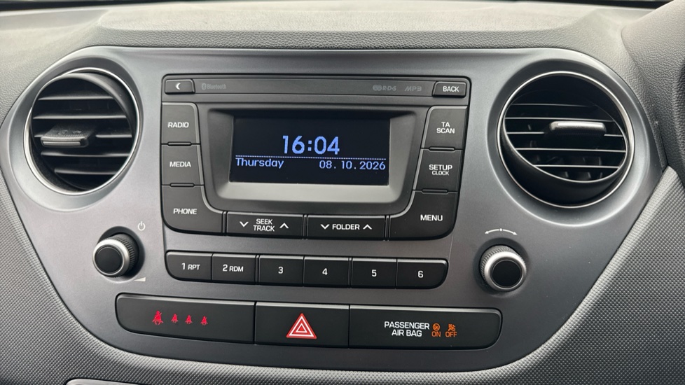 Hyundai i10 1.0 SE 5dr Petrol Hatchback - Image 12
