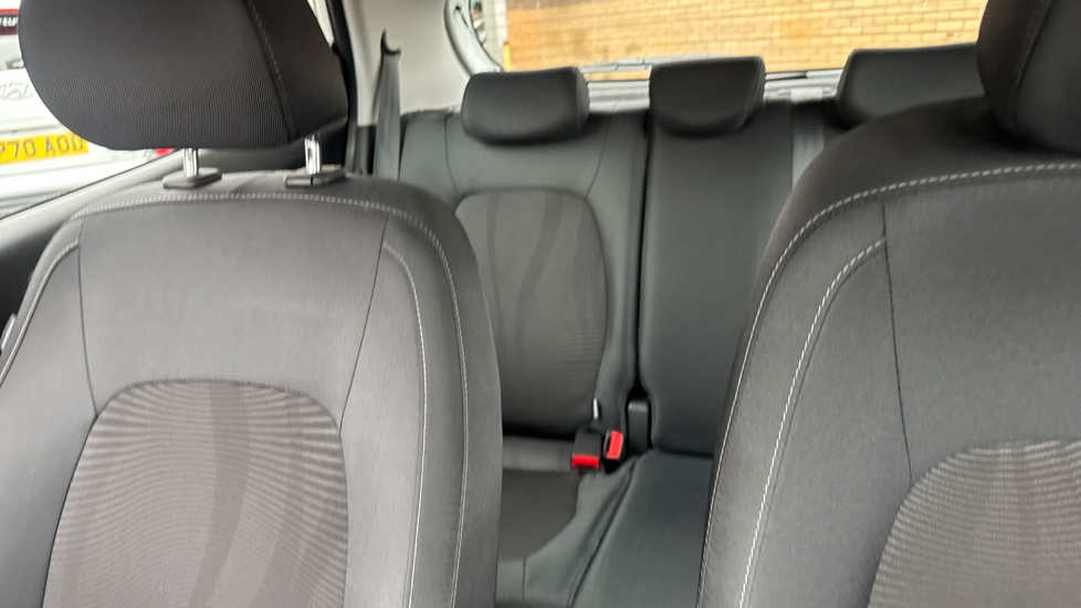 Hyundai i10 1.0 SE 5dr Petrol Hatchback - Image 15