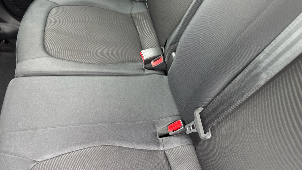Hyundai i10 1.0 SE 5dr Petrol Hatchback - Image 17