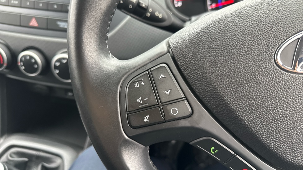 Hyundai i10 1.0 SE 5dr Petrol Hatchback - Image 21