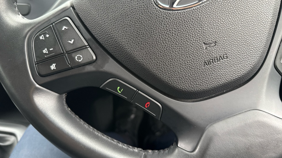 Hyundai i10 1.0 SE 5dr Petrol Hatchback - Image 22