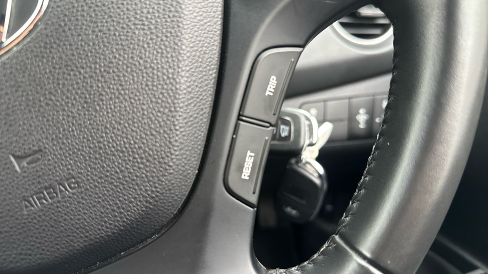 Hyundai i10 1.0 SE 5dr Petrol Hatchback - Image 24