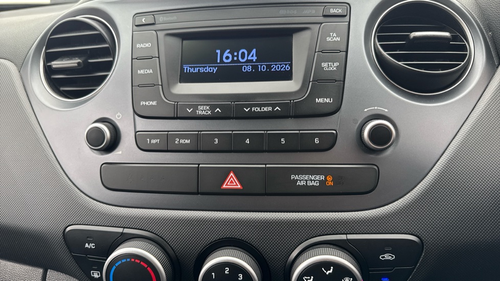 Hyundai i10 1.0 SE 5dr Petrol Hatchback - Image 33