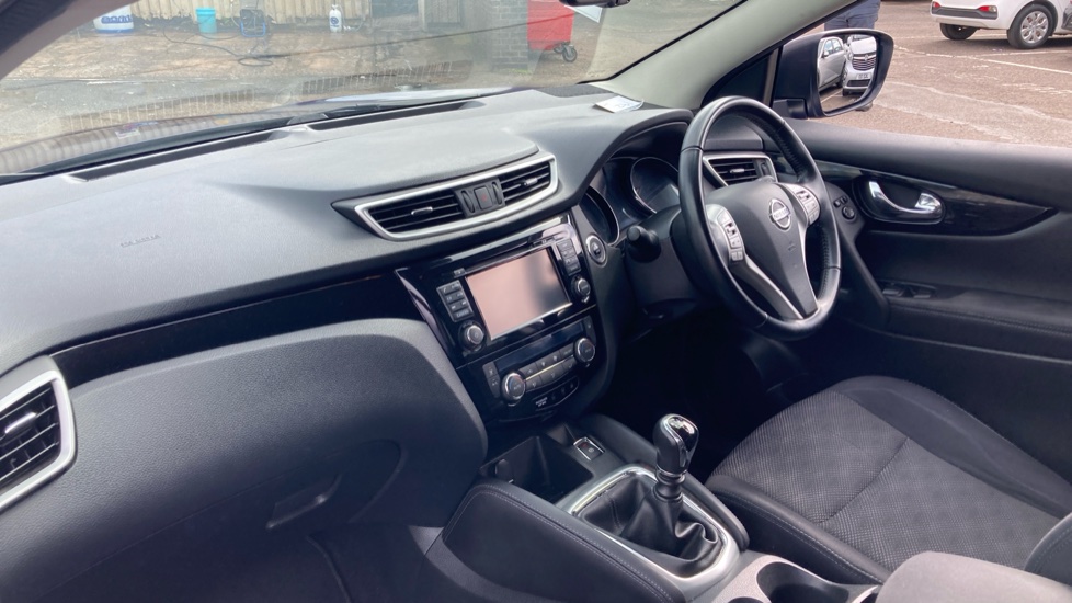 Nissan Qashqai 1.6 dCi N-Connecta 5dr Diesel Hatchback - Image 9