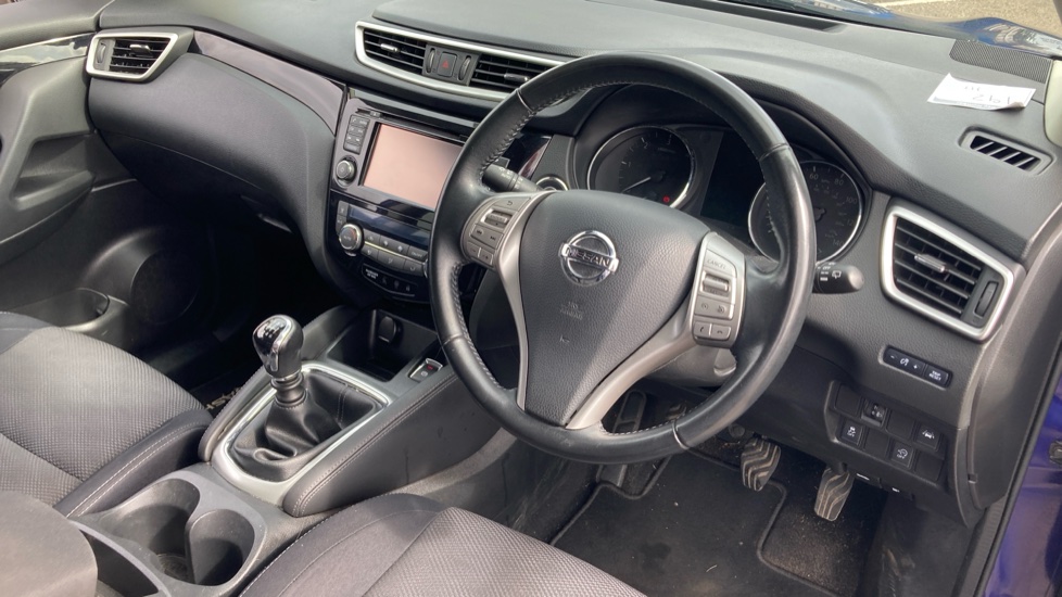 Nissan Qashqai 1.6 dCi N-Connecta 5dr Diesel Hatchback - Image 11