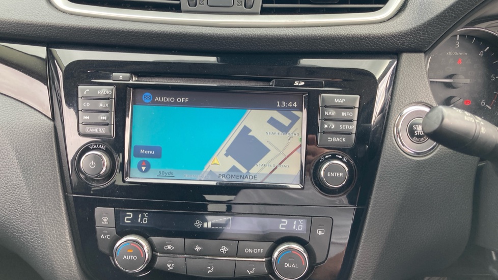 Nissan Qashqai 1.6 dCi N-Connecta 5dr Diesel Hatchback - Image 12