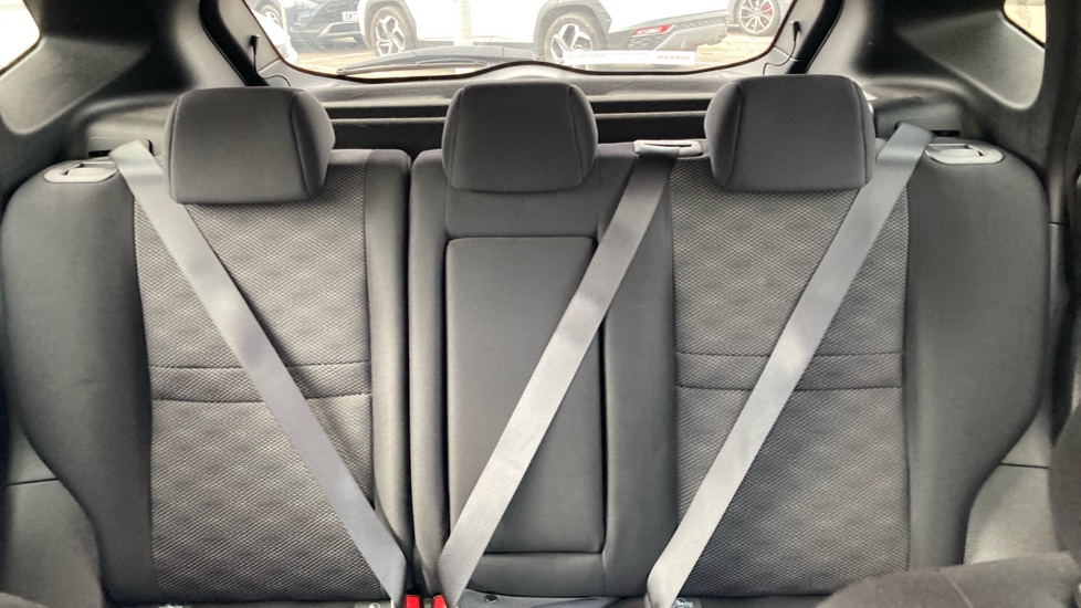 Nissan Qashqai 1.6 dCi N-Connecta 5dr Diesel Hatchback - Image 15