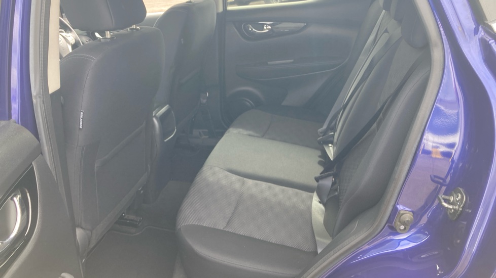 Nissan Qashqai 1.6 dCi N-Connecta 5dr Diesel Hatchback - Image 16