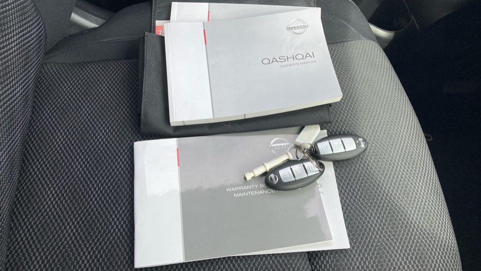 Nissan Qashqai 1.6 dCi N-Connecta 5dr Diesel Hatchback - Image 19