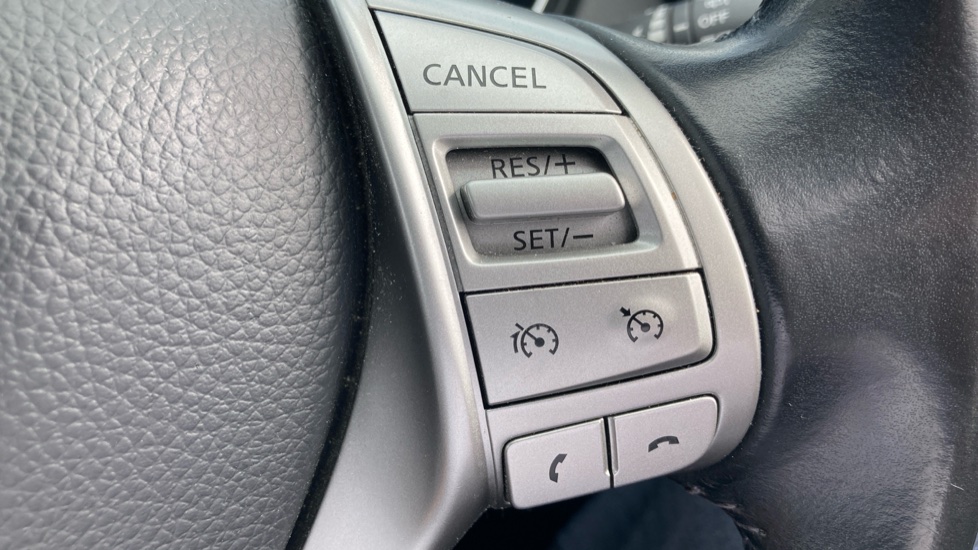 Nissan Qashqai 1.6 dCi N-Connecta 5dr Diesel Hatchback - Image 22