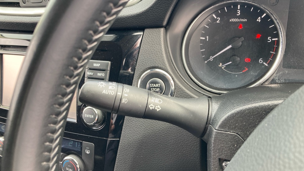 Nissan Qashqai 1.6 dCi N-Connecta 5dr Diesel Hatchback - Image 23