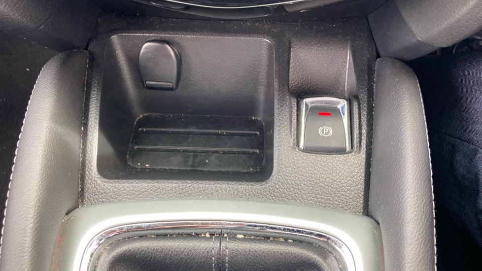 Nissan Qashqai 1.6 dCi N-Connecta 5dr Diesel Hatchback - Image 27