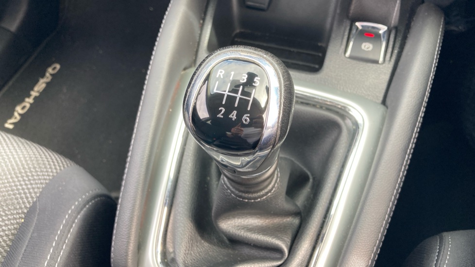 Nissan Qashqai 1.6 dCi N-Connecta 5dr Diesel Hatchback - Image 28