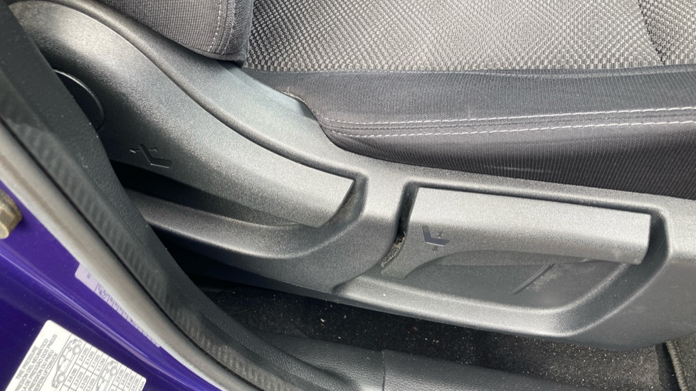 Nissan Qashqai 1.6 dCi N-Connecta 5dr Diesel Hatchback - Image 31