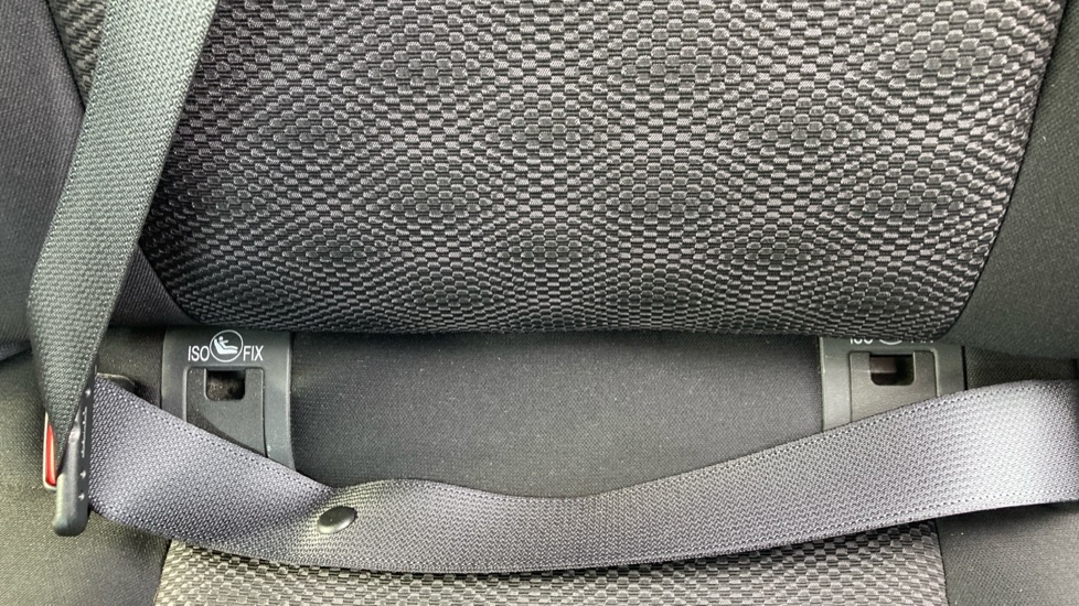 Nissan Qashqai 1.6 dCi N-Connecta 5dr Diesel Hatchback - Image 37