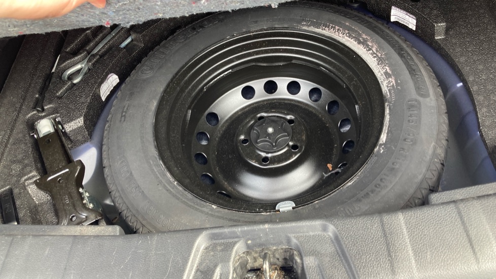 Nissan Qashqai 1.6 dCi N-Connecta 5dr Diesel Hatchback - Image 38