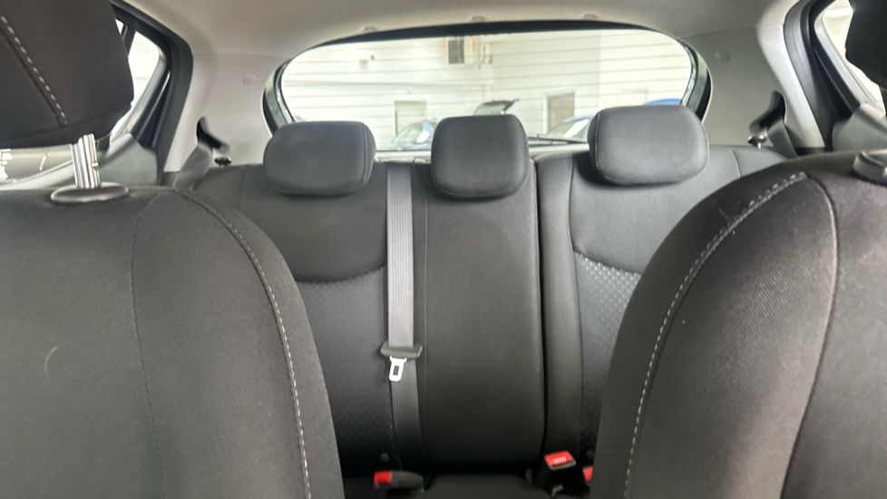 Vauxhall Viva 1.0 SE 5dr Petrol Hatchback - Image 15