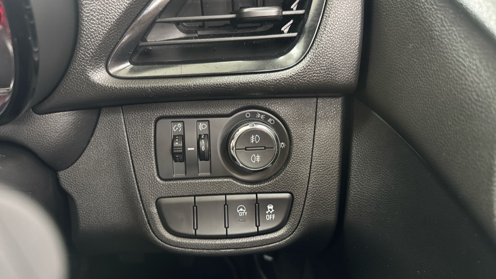 Vauxhall Viva 1.0 SE 5dr Petrol Hatchback - Image 25