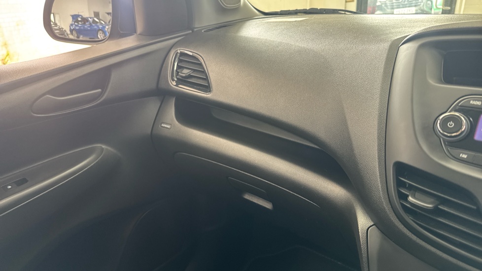 Vauxhall Viva 1.0 SE 5dr Petrol Hatchback - Image 31