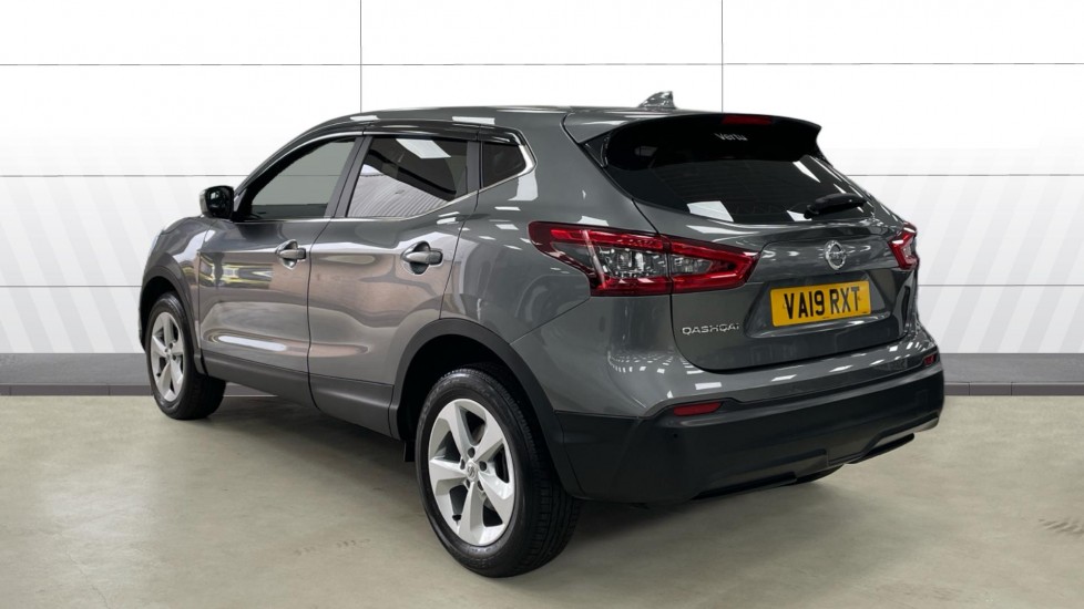 Nissan Qashqai 1.3 DiG-T Acenta Premium 5dr Petrol Hatchback - Image 2