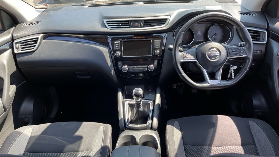 Nissan Qashqai 1.3 DiG-T Acenta Premium 5dr Petrol Hatchback - Image 10