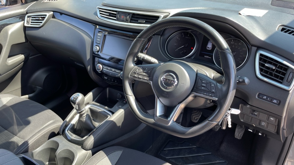 Nissan Qashqai 1.3 DiG-T Acenta Premium 5dr Petrol Hatchback - Image 11