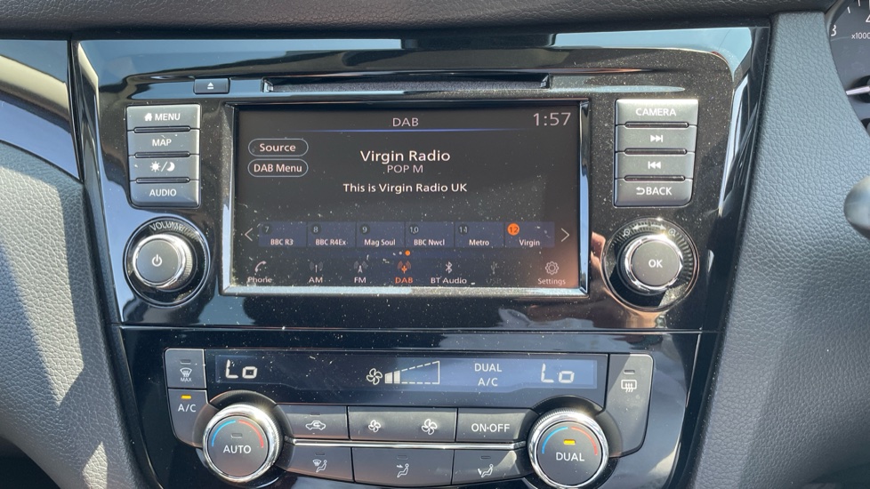 Nissan Qashqai 1.3 DiG-T Acenta Premium 5dr Petrol Hatchback - Image 12