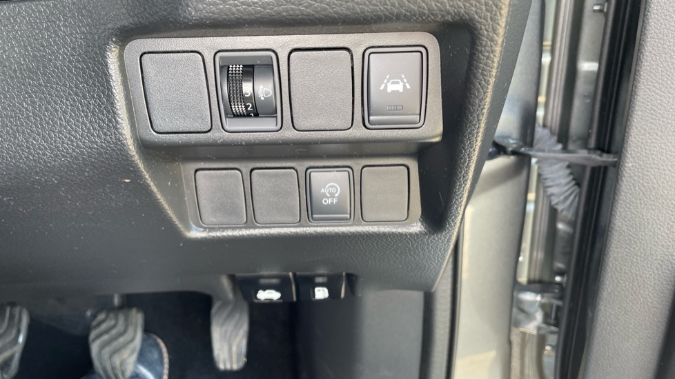 Nissan Qashqai 1.3 DiG-T Acenta Premium 5dr Petrol Hatchback - Image 29
