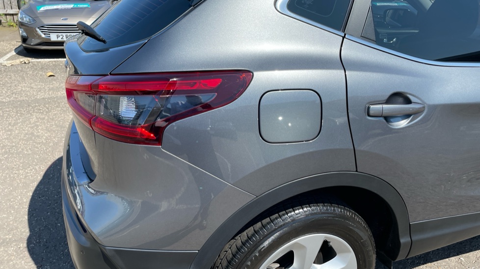 Nissan Qashqai 1.3 DiG-T Acenta Premium 5dr Petrol Hatchback - Image 43