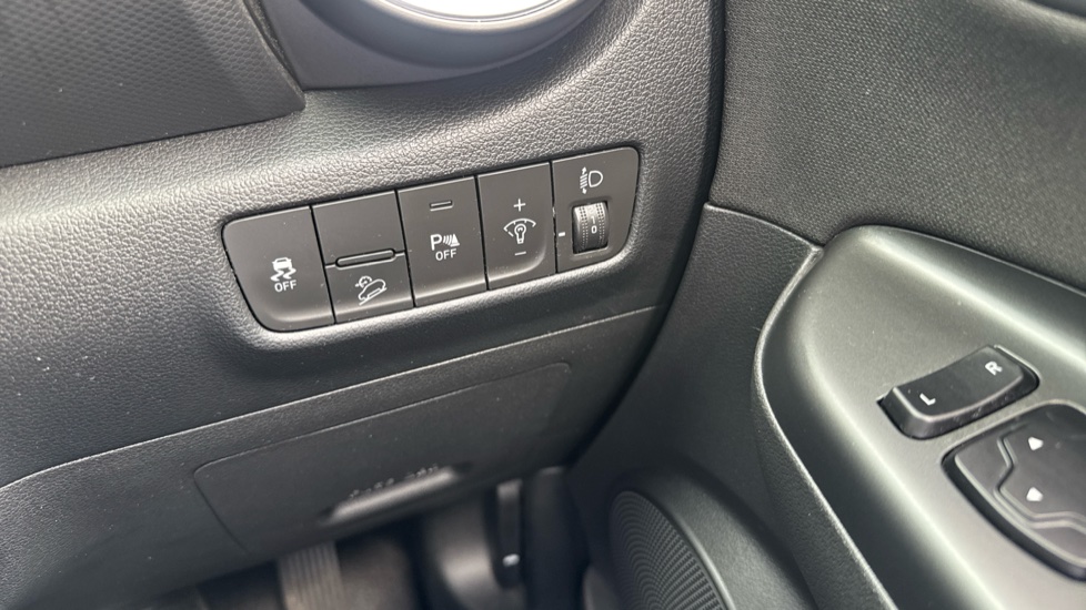 Hyundai KONA 1.0 TGDi 48V MHEV SE Connect 5dr Petrol Hatchback - Image 28